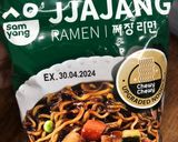 Gambar langkah 1 resipi Jjajangmyeon Instant.