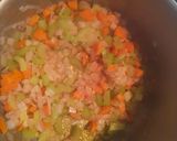 Foto del paso 2 de la receta: Sopa de espinacas y garbanzos con cúrcuma