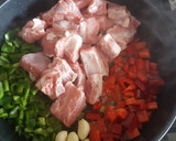 Foto del paso 2 de la receta: Arroz con costilla, calamar y gambas