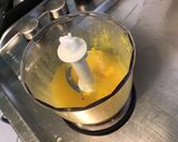 Une image de l'étape 2 de Sauce salade épicée à la moutarde et persil.