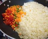 A picture of step 4 of Fried left over rice.