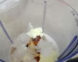 A picture of step 2 of Vanilla Oreo milkshake.