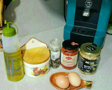 Foto del paso 1 de la receta: Huevos revueltos con bonito y sofrito de tomate