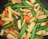Foto langkah ke 3 dari resep Tumis jagung muda kapri.