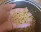 صورة لخطوة 1 من وصفة ماك اند تشيز مكرونة بالحليب والجبن باسهل واسرع والذ طريقة 🍜🥤
