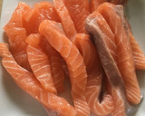 Foto del passaggio 2 della ricetta Maki sushi con salmone e avocado