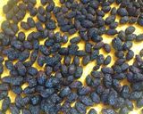 Foto del paso 1 de la receta: Aceitunas negras aliñadas con hierbas de la huerta