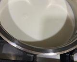 A picture of step 2 of Greek yoghurt.