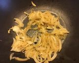 Une image de l'étape 2 de Tagliatelles de panais et courgettes aux saucisses de Thuringe.