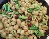 Foto del passaggio 6 della ricetta Orecchiette con broccoli saporite