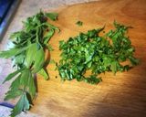 Foto del paso 1 de la receta: Sopa de hongos Shimeji y pasta casera al aroma de levistico