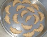 صورة لخطوة 3 من وصفة كرواسون مالحين محشيين🥐