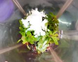 A picture of step 2 of Mulberry mint cooler.