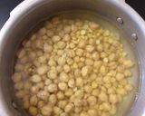 A picture of step 1 of Amritsari pindi chole.