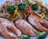 Foto del paso 4 de la receta: Salmón con caponatta de vegetales