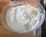 Une image de l'étape 4 de Biscuit de Savoie au café et amandes.