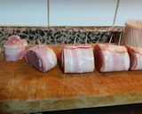Foto del paso 4 de la receta Medallones de Solomillo de Cerdo con Bacon, Queso Emmental, reducción de Vino blanco y Aceitunas