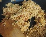 A picture of step 6 of Paneer fried maggi.