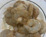 A picture of step 2 of Crispy fried prawns wrapped with rice vermicelli.