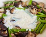 Une image de l'étape 2 de 💚 Sauté de shiitakés et d’asperges à la crème fraîche (plat végétarien).