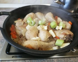 Foto del paso 2 de la receta: Jamoncitos de pollo en salsa casera