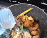 Foto langkah ke 2 dari resep Opor Ayam Tahu Telur Bumbu Kari.