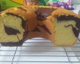 Foto langkah ke 5 dari resep Marmer Cake.