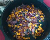 Foto del paso 3 de la receta: Acelgas salteadas con calabaza y pasas