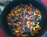 Foto del paso 3 de la receta: Acelgas salteadas con calabaza y pasas