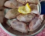 Foto langkah ke 1 dari resep Sayap Ayam Masak Lemon 🍋.