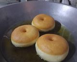 Foto langkah ke 12 dari resep Donat Empuk Tanpa Susu.