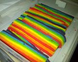 Foto langkah ke 6 dari resep Mini Rainbow Roll Cake.
