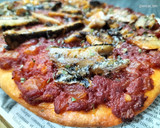 Foto del paso 7 de la receta: Coca de tomate y sardinas en aceite de oliva