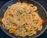 Foto del paso 4 de la receta: Tallarines con gambas al curry verde