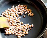 A picture of step 1 of Peanut chutney.