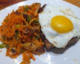Foto del paso 5 de la receta: Carré marinado a caballo, zanahoria, fideos dorados y perejil