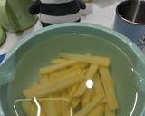 A picture of step 7 of French fries (they are actually Belgian).