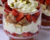 Foto del paso 5 de la receta Tiramisú de fresas en vasitos