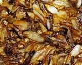 Φωτογραφία βήματος 2 της συνταγής Μαλακή τάρτα ή πίτσα με τηγανητές μελιτζάνες, καραμελωμένα κρεμμύδια, τυρί κρέμα & μοτσαρέλα ✨