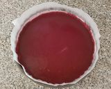 Foto del passaggio 8 della ricetta Cheesecake ai frutti di bosco senza cottura