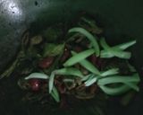 Foto langkah ke 4 dari resep Tumis Asin Cucut.