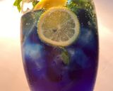 صورة لخطوة 1 من وصفة موهيتو بنكهة التوت الازرق 🍇