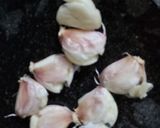 Foto langkah ke 2 dari resep Ayam goreng bawang putih.