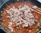 Foto del paso 3 de la receta: Espaguetis integrales con tomate, atún y hortalizas