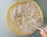Foto langkah ke 3 dari resep Bolu Kukus Pisang 2 Telur Tanpa Mixer.