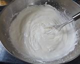 Foto del paso 4 de la receta: Pastel de yogur “alas de mariposa”