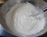 Foto del paso 4 de la receta: Pastel de yogur “alas de mariposa”
