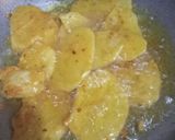 A picture of step 3 of Aloo k pakoray 🤤.