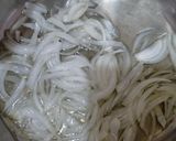 A picture of step 3 of Chicken Yahkni Pulao.