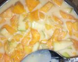 A picture of step 2 of Mango salad.